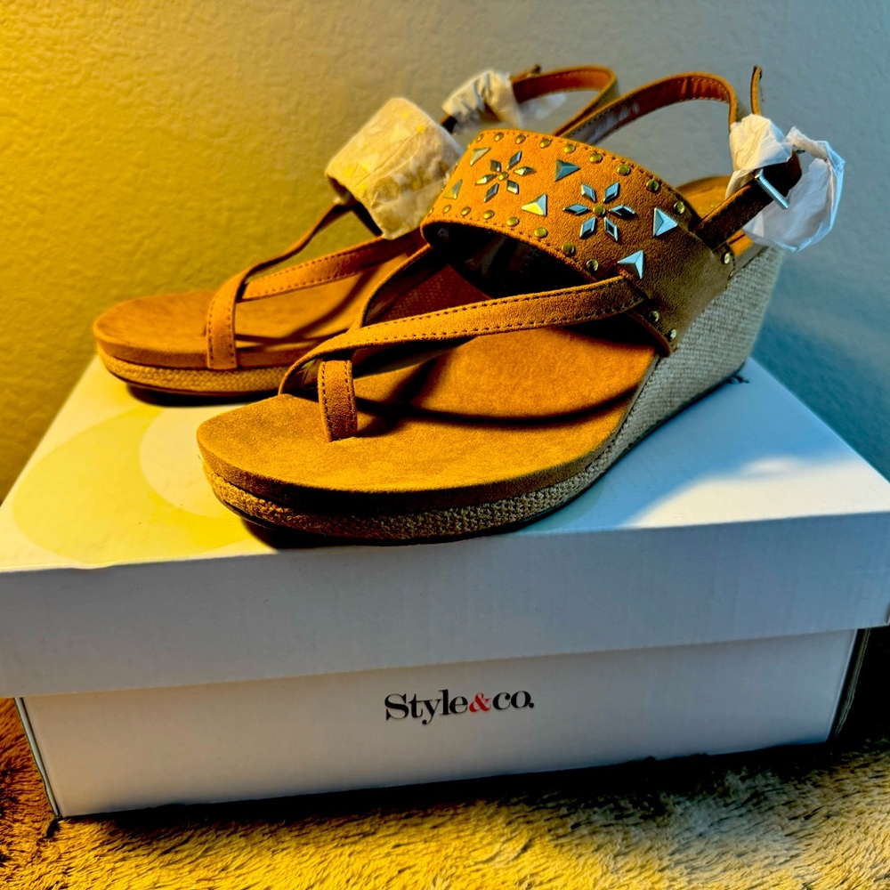Style and Company wedge, dark natural